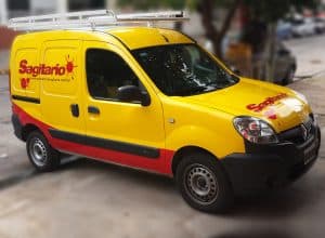 Ploteo completo impreso en camioneta chica de pinturería