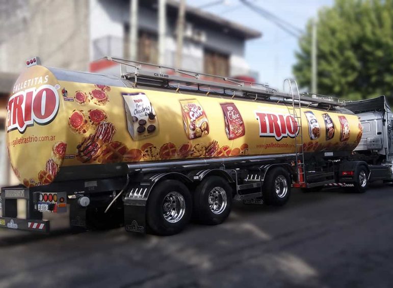 Ploteo total impreso en tanque de camión para empresa de galletitas