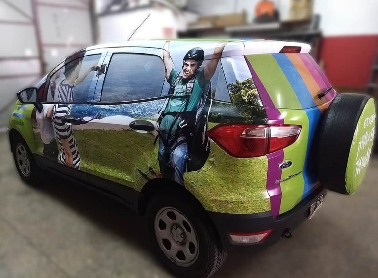 Ploteo completo impreso para auto monovolumen para promoción de Tucumán Turismo